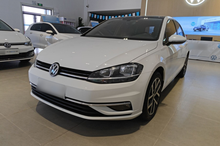 Volkswagen Golf 2018 car image #2