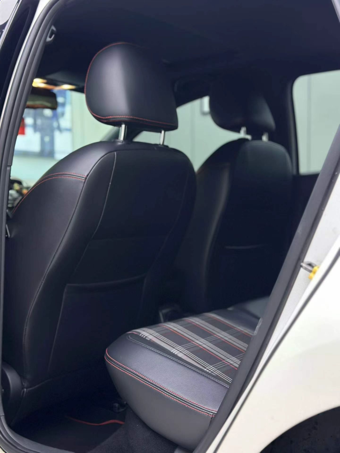 2015 car image #8