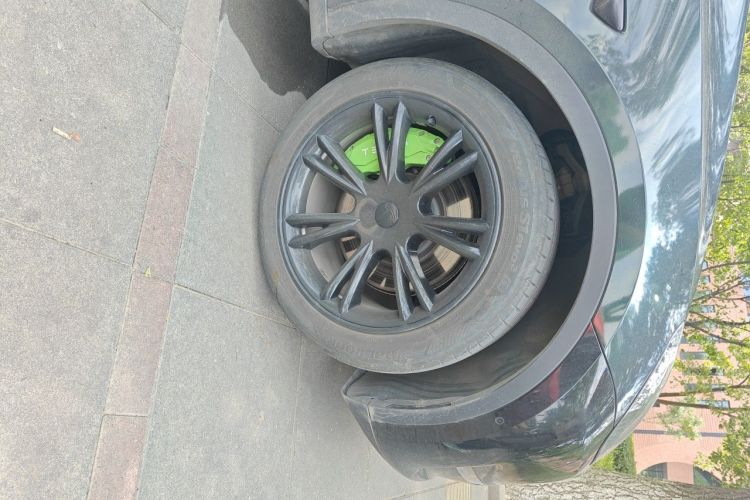 Tesla Model Y 2023 car image #9