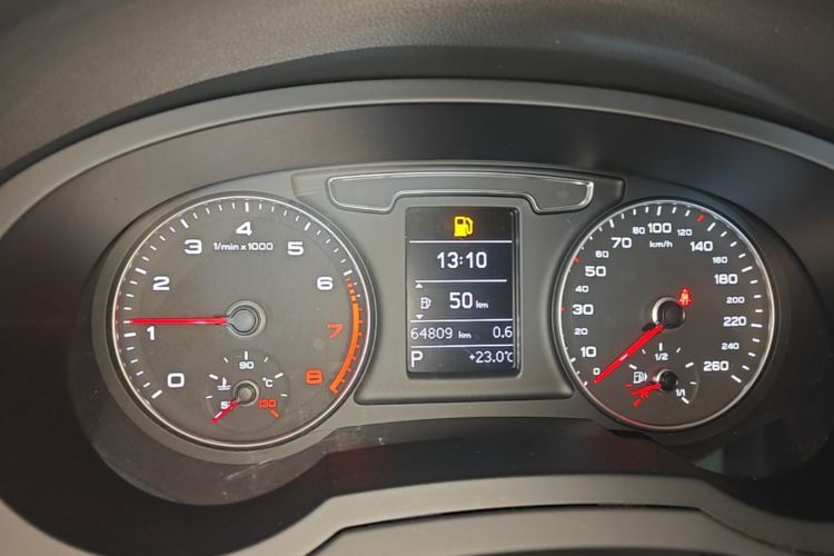 Audi Q3 2017 car image #12