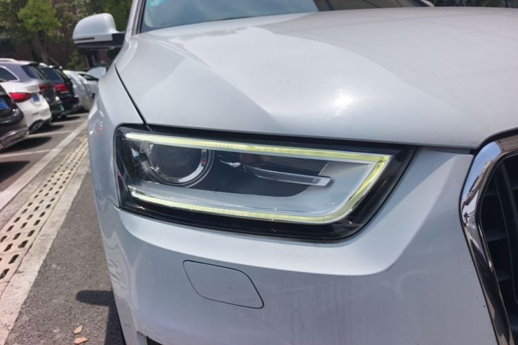 Audi Q3 2016 car image #8