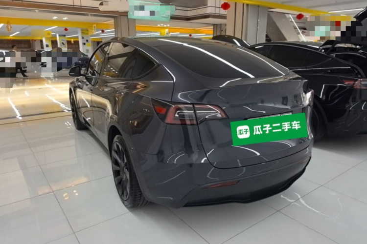 Tesla Model Y 2024 #5 Tesla Model Y 2024 car image #5