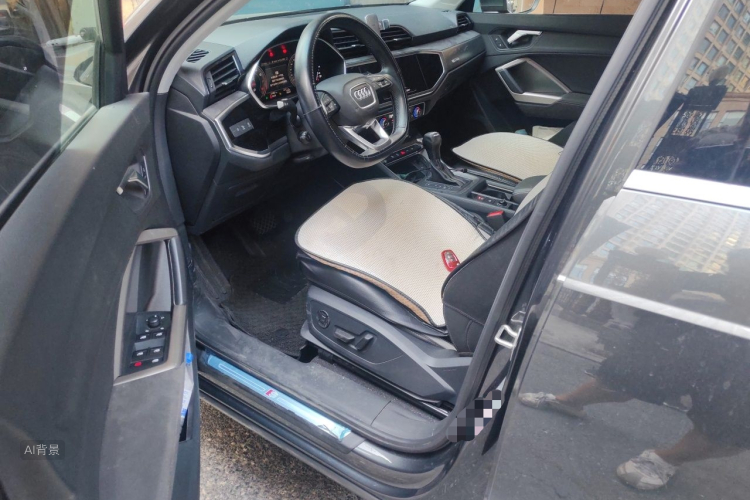 Audi Q3 2022 car image #17