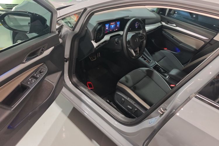 Volkswagen Golf 2021 изображение автомобиля #16