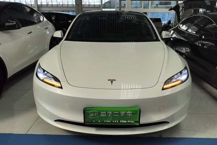 Tesla Model 3 2025 car image #3