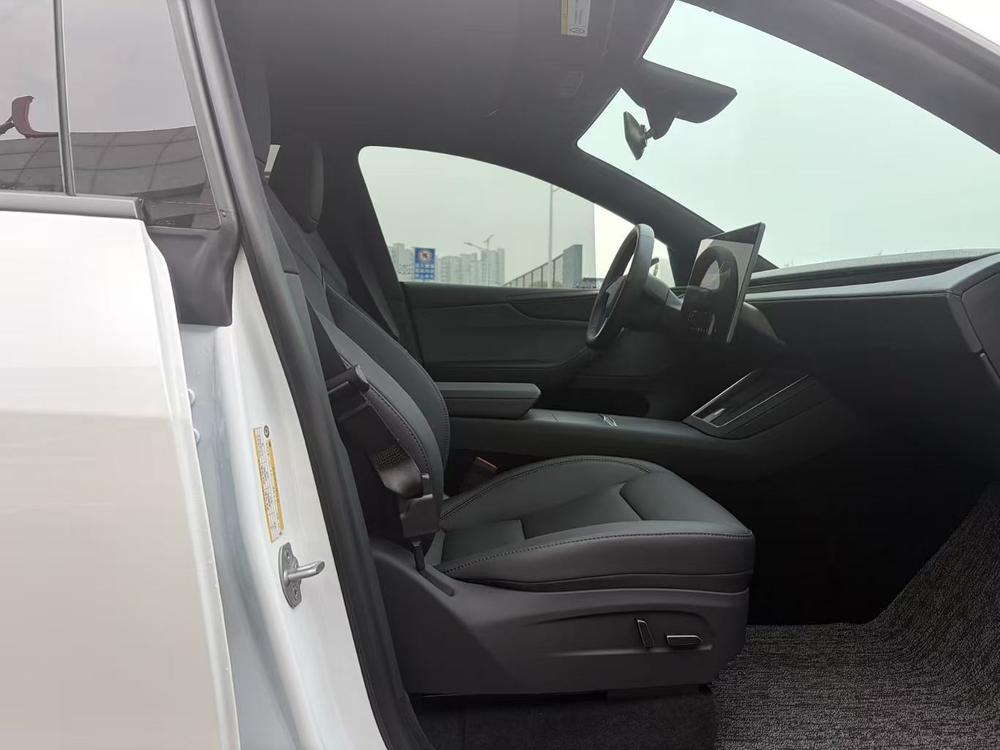 Tesla Model Y 2026 #13 Tesla Model Y 2026 صورة سيارة #13