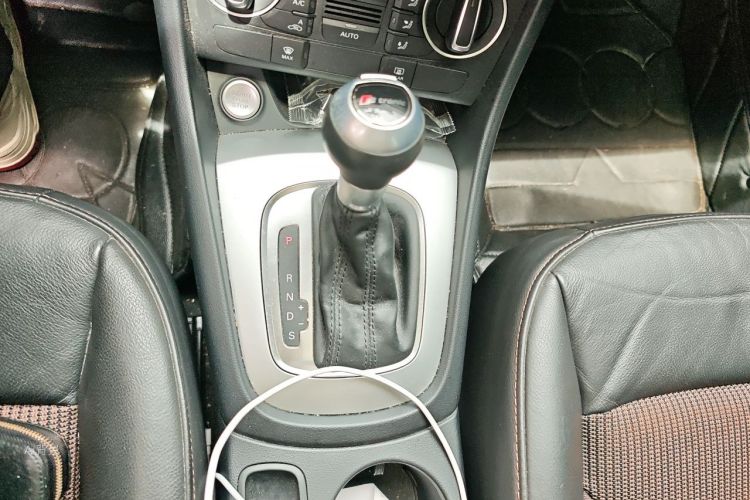 Audi Q3 2018 car image #16