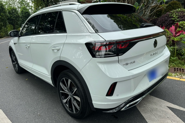 Volkswagen T-Roc 2025 car image #3
