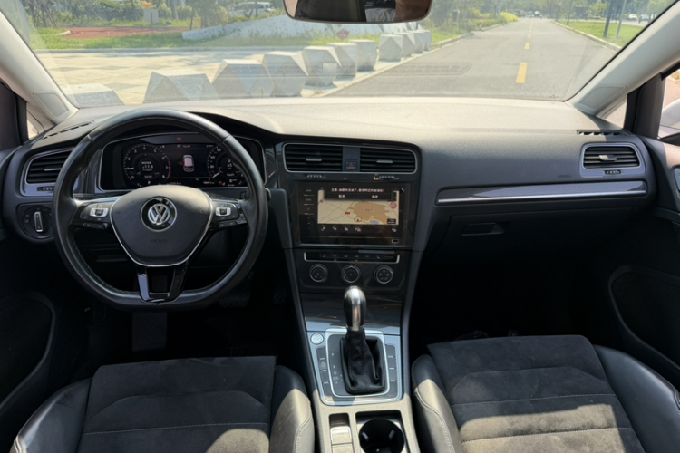 Volkswagen Golf 2020 #9 Volkswagen Golf 2020 car image #9