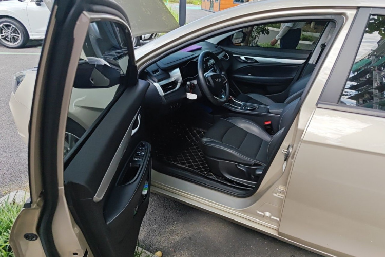GEELY Emgrand 2020 #9 GEELY Emgrand 2020 car image #9