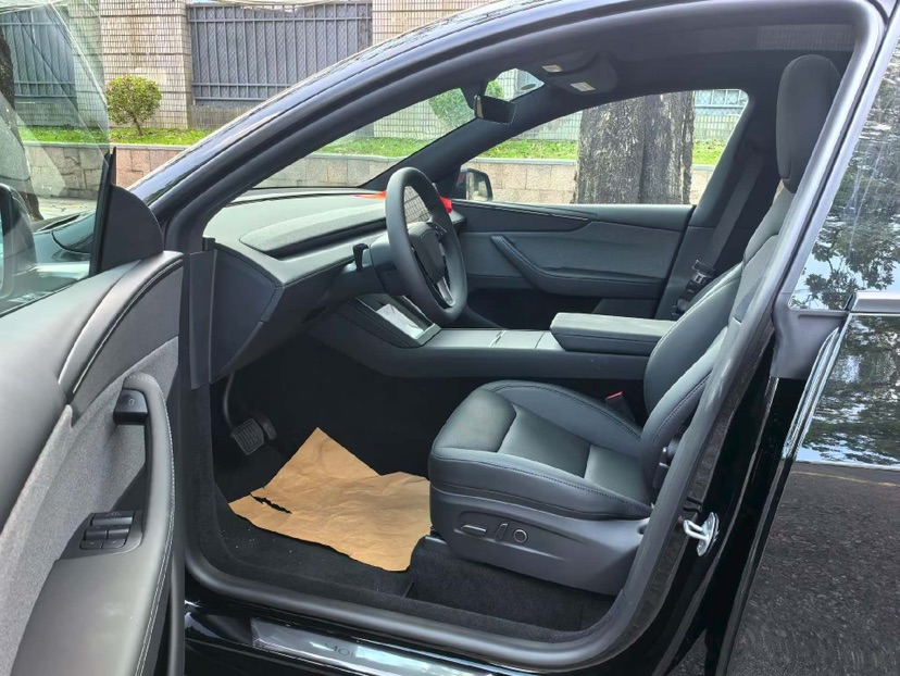 Tesla Model Y 2026 car image #4
