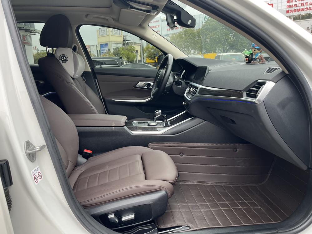 BMW 3 Series 2020 car image #29