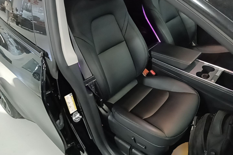 Tesla Model Y 2022 car image #24