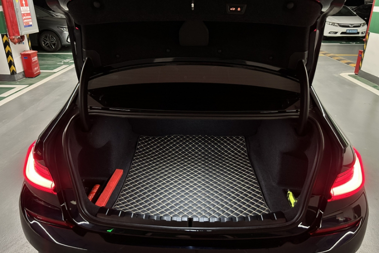 BMW 3 Series 2022 car image #20