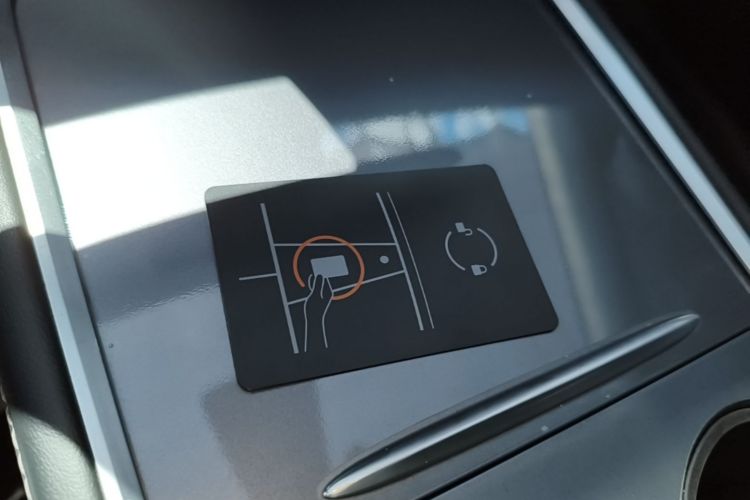 Tesla Model Y 2022 car image #14