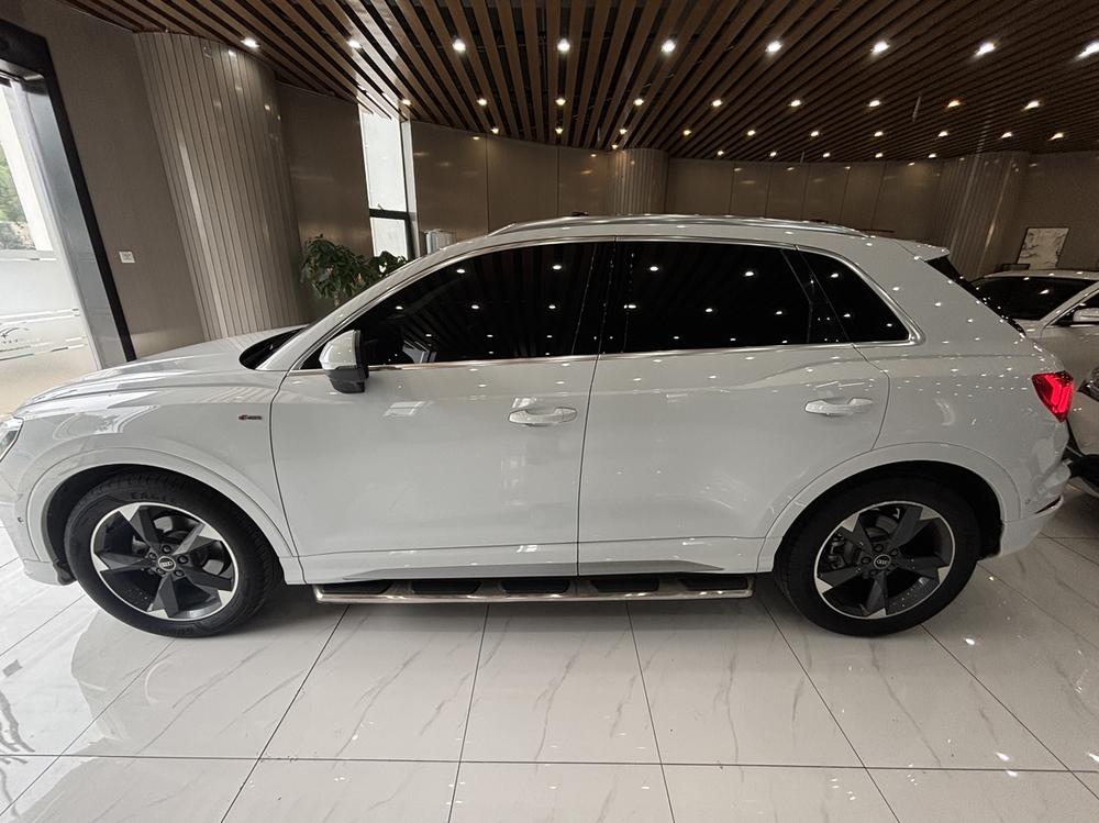 Audi Q3 2022 car image #4