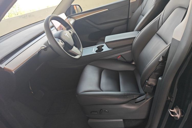 Tesla Model Y 2021 #15 Tesla Model Y 2021 car image #15