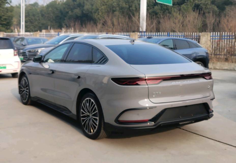 BYD Han 2025 car image #5