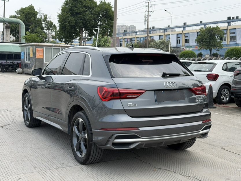 Audi Q3 2020 car image #9