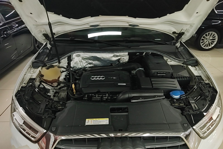 Audi Q3 2018 car image #20