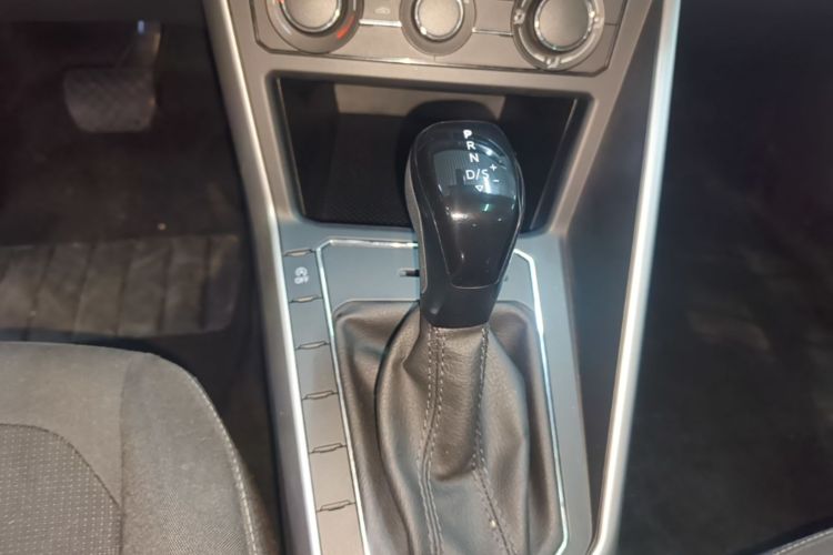 Volkswagen Polo 2021 car image #18