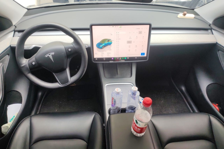 Tesla Model Y 2023 car image #7