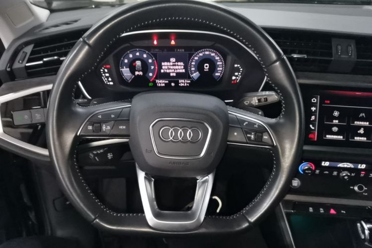 Audi Q3 2020 car image #13