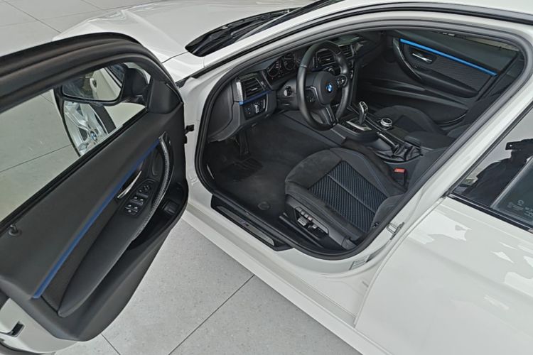 BMW 3 Series 2018 #16 BMW 3 Series 2018 car image #16