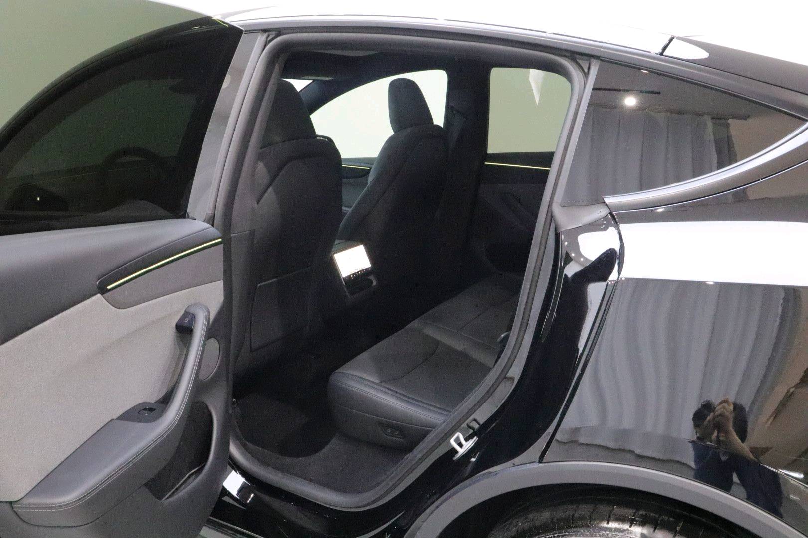 Tesla Model Y 2026 #10 Tesla Model Y 2026 car image #10