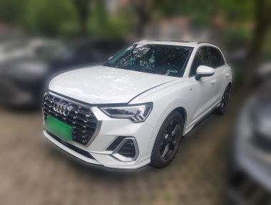 Audi Q3 2023 immagine di auto 