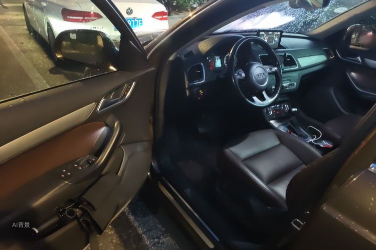 Audi Q3 2015 car image #18