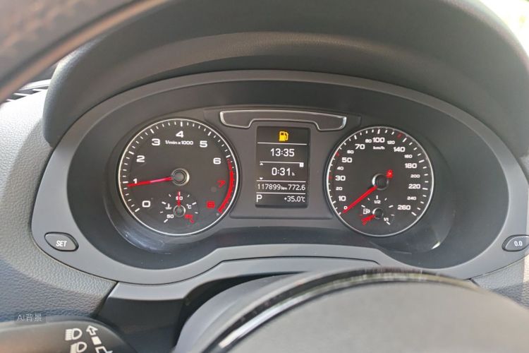 Audi Q3 2019 car image #13