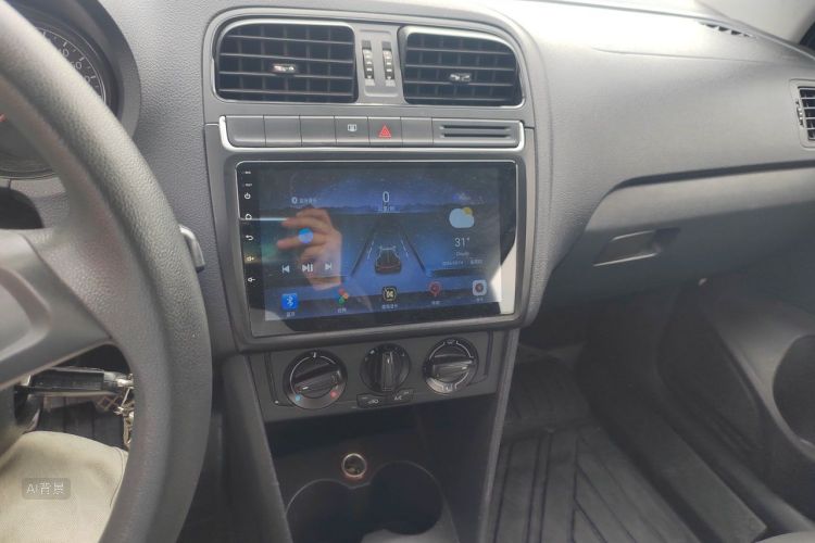 Volkswagen Polo 2015 car image #15