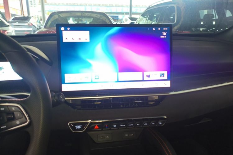 GEELY Coolray 2026 car image #13