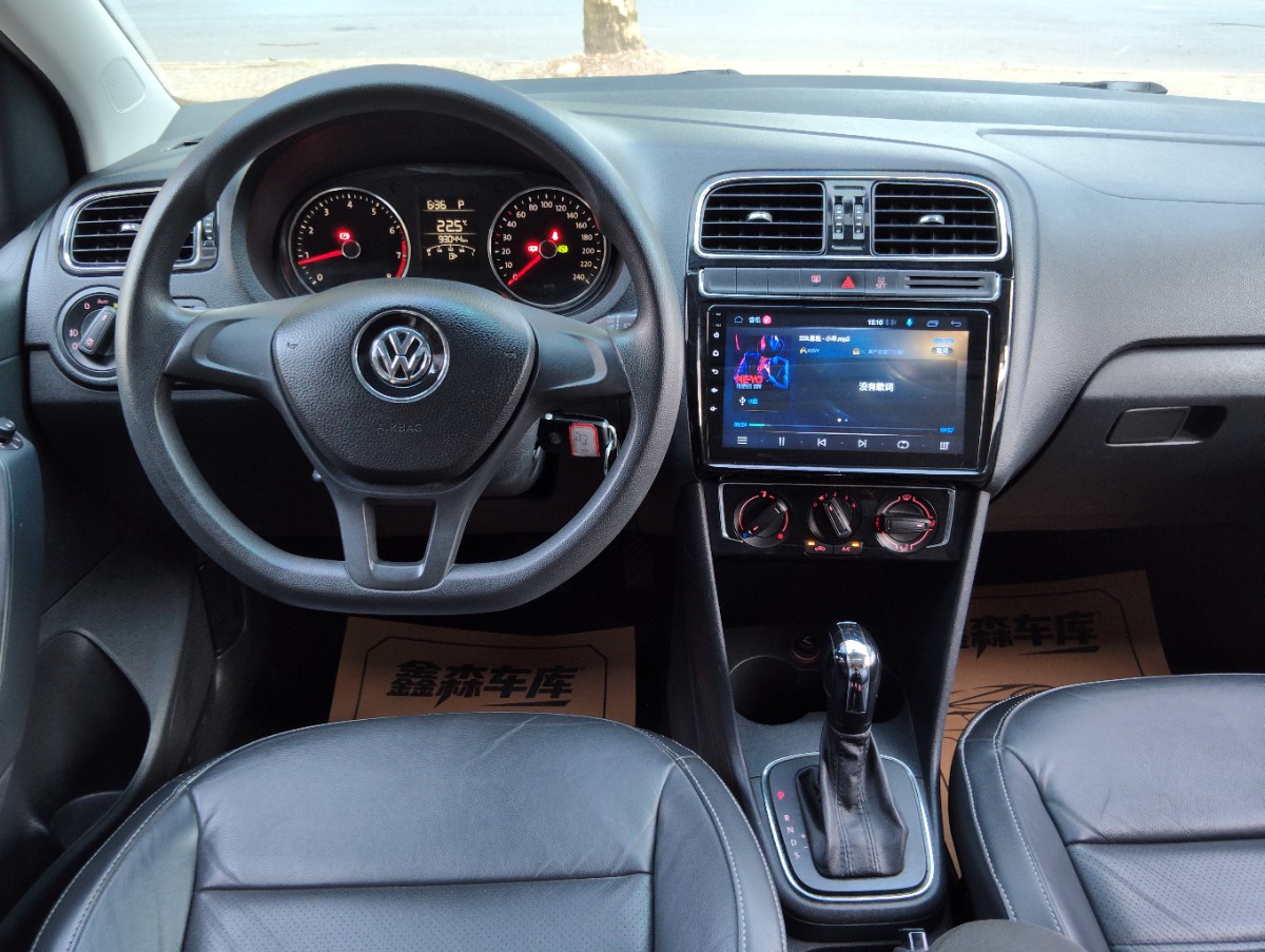Volkswagen Polo 2014 car image #8