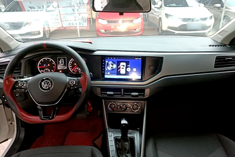 Volkswagen Polo 2020 car image #11