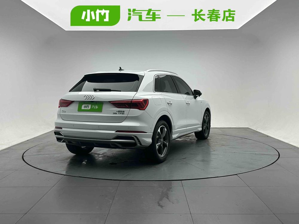Audi Q3 2022 car image #5