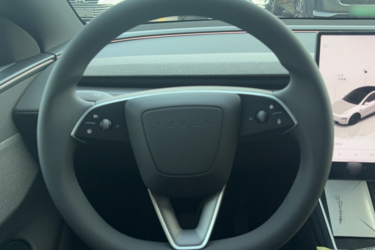 Tesla Model Y 2026 #12 Tesla Model Y 2026 car image #12