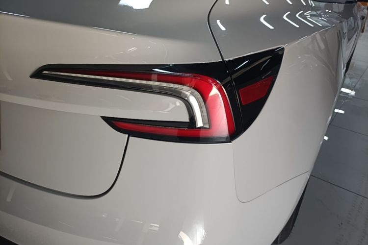 Tesla Model 3 2024 car image #8