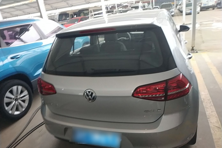 Volkswagen Golf 2015 car image #4
