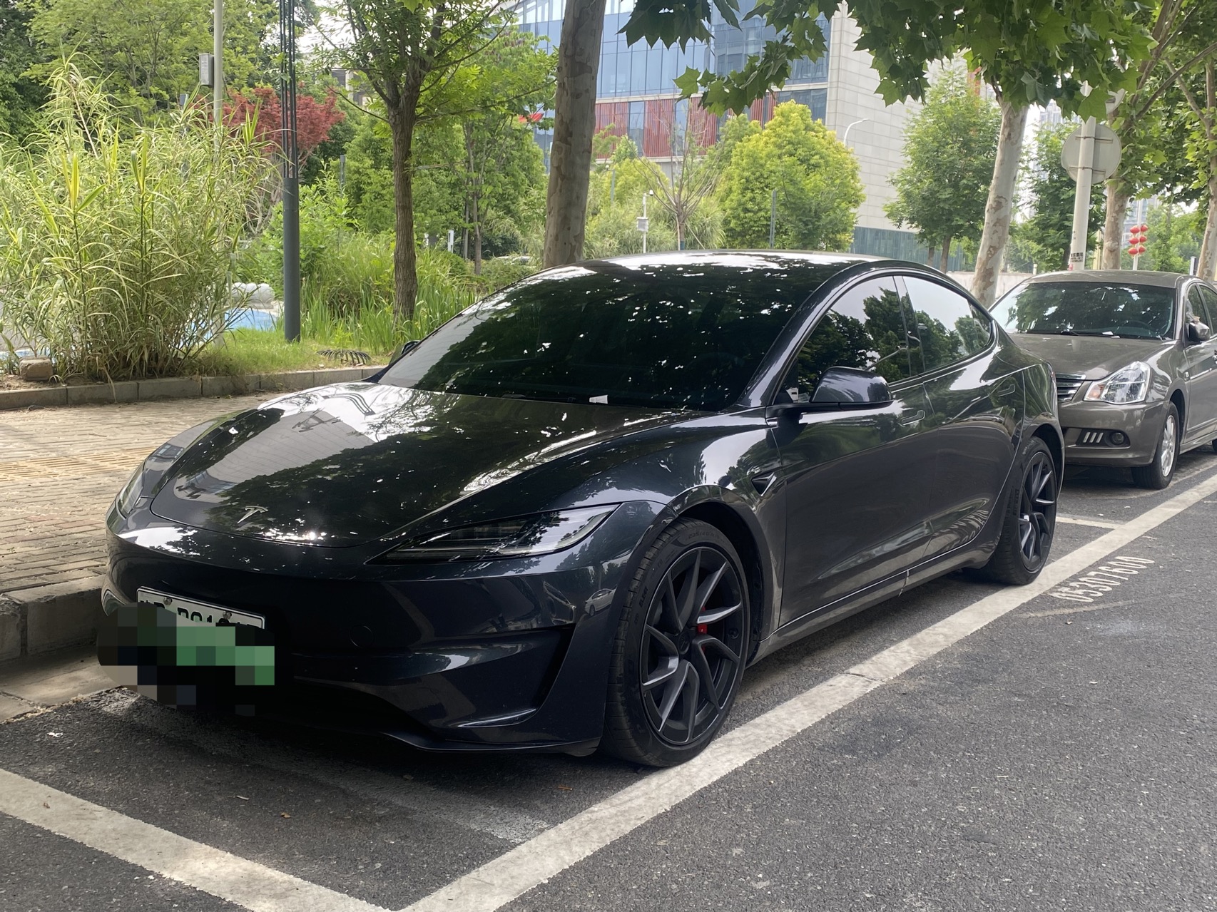 Tesla Model 3 2025 car image #2