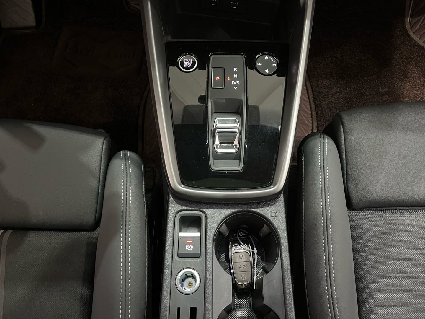 Audi A3 2023 car image #16