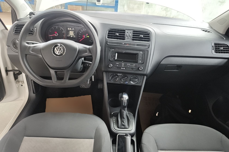Volkswagen Polo 2016 car image #10