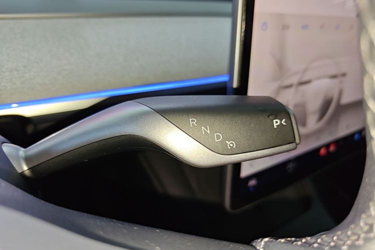 Tesla Model Y 2023 #14 Tesla Model Y 2023 car image #14