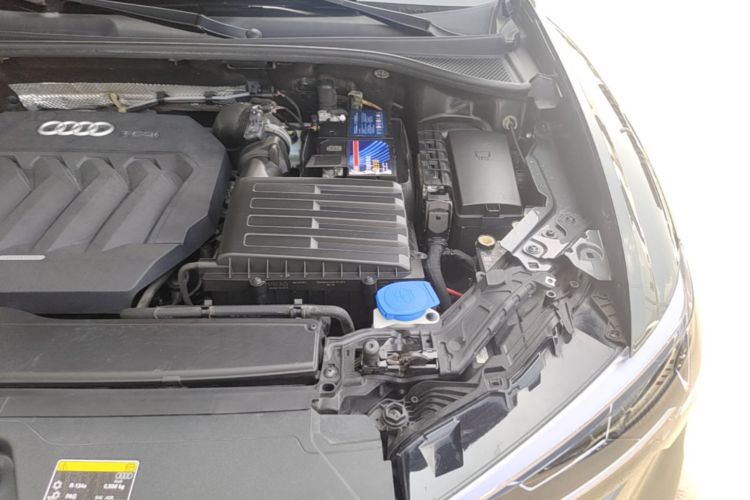 Audi Q3 2019 car image #24