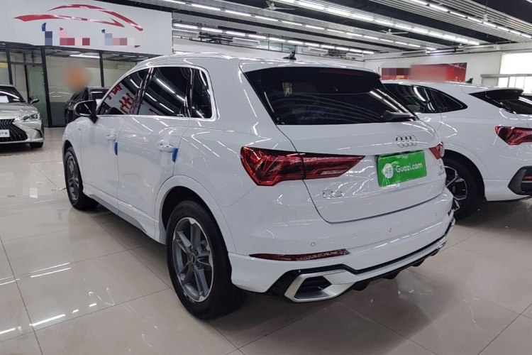 Audi Q3 2023 car image #7