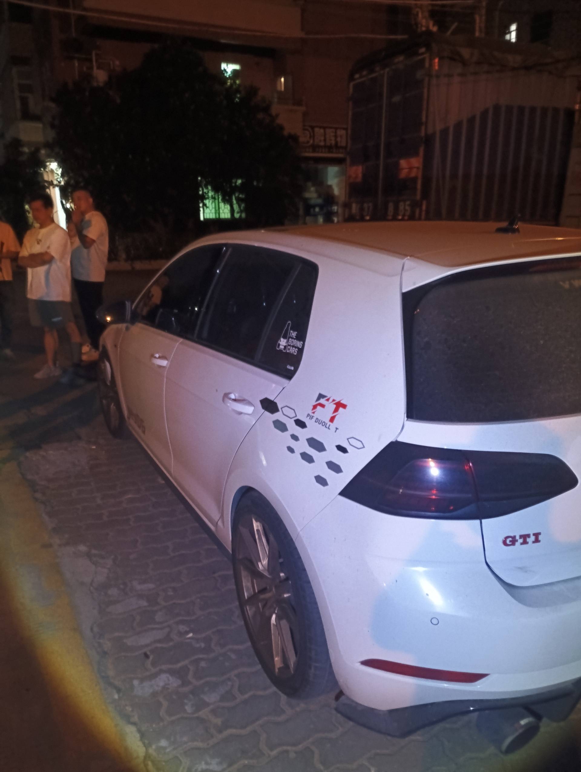 Volkswagen GolfGTI 2018 car image #2