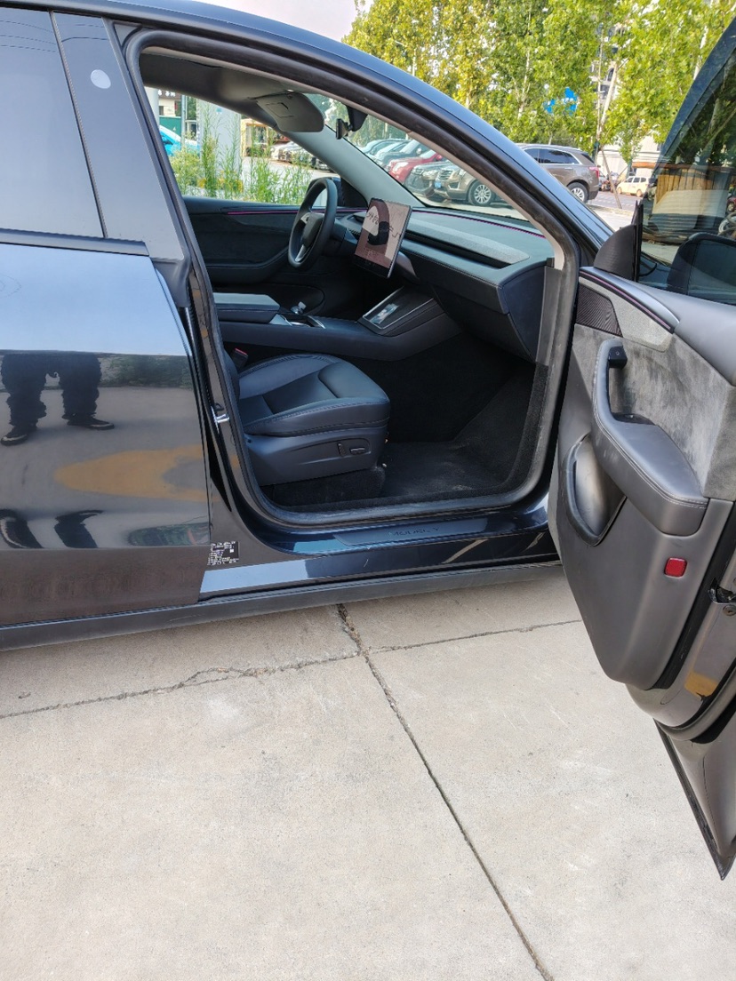 Tesla Model Y 2025 #6 Tesla Model Y 2025 car image #6