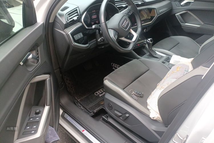 Audi Q3 2023 car image #18