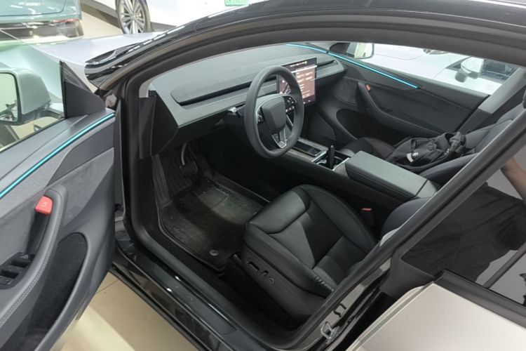 Tesla Model Y 2025 imagen de coche #12